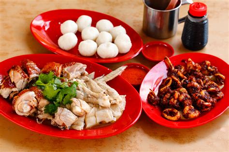 The restaurant is called 'ee ji ban' and they appear to be muslim friendly too as various malay celebrities have eaten here before. Ee Ji Ban Chicken Rice Ball Restaurant (Halal) @ Melaka