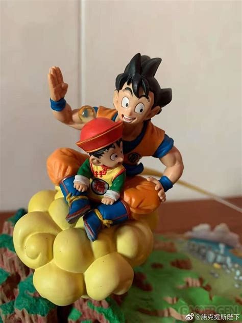 After learning that he is from another planet, a warrior named goku and his friends are prompted to defend it from an onslaught of extraterrestrial enemies. Dragon Ball Z: Kakarot, des photos de la figurine incluse ...