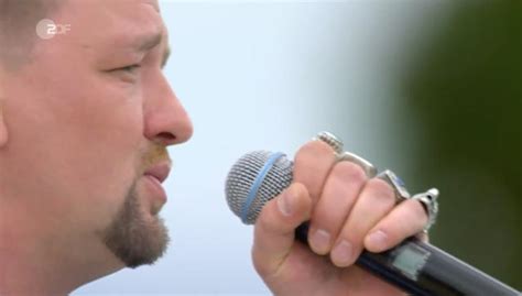 Nachdem sich der komiker luke mockridge auf der bühne daneben benimmt, schreitet moderatorin andrea kiewel ein. Andrea Kiewel: Liebes ZDF, bitte mehr Schlager im ...