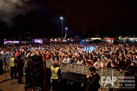 Este evento também se tornou bastante polémico. CARTAZ QUEIMA DAS FITAS 2016 @ PORTO