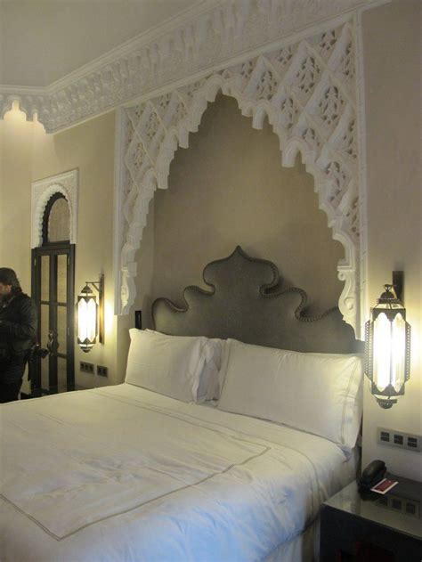 Arabian house furniture & decor. modern moroccan bedroom - interesting trim over the bed ...