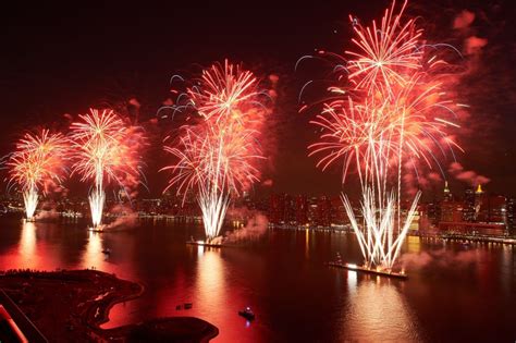 Macy's newsподлинная учетная запись @macysnews. Macy's 4th of July Fireworks Show to Return to East River ...