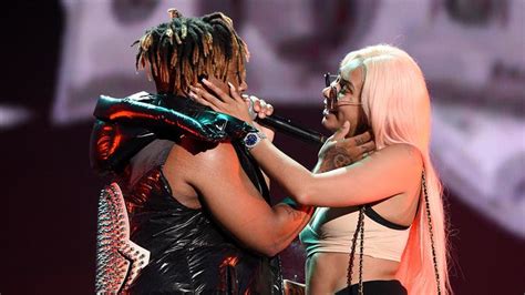The rapper was open about his struggles with substance abuse and about his love for his girlfriend, ally lotti. Juice WRLD's Girlfriend Gives An Emotional Speech In Honor ...