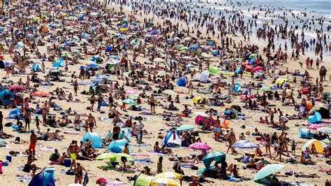 Touristische reisen sind aber möglich: Strand von Zandvoort im Corona-Sommer: Tausende suchen ...