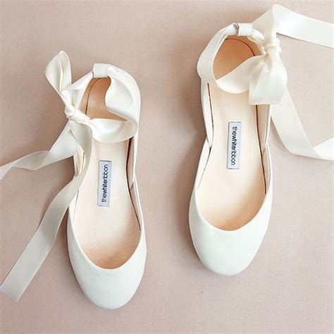 Zum verkauf steht hier dieses wunderschöne. Moderne, schlichte Braut Ballerinas für die Hochzeit ...