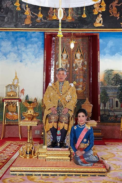 ในหลวง ทรงบำเพ็ญพระราชกุศลเนื่องในโอกาสวันคล้ายวันเกิด เจ้าคุณพระสินีนาฏฯ พระราชทานเลี้ยงอาหารกลางวัน เครื่องอุปโภคบริโภค และเวชภัณฑ์. รวมรูปภาพของ ในหลวง พระราชทานภาพถ่าย-ประวัติ เจ้าคุณพระสินีนาฏ พิลาสกัลยาณี (อัลบั้มรูป) รูปที่ ...