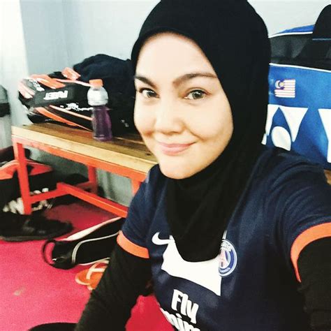 Suami umie aida didakwa sabotaj kewangan negara, perbankan. 1MDB: Umie Aida Sanggup Berpisah Dengan Suami ~ Blog Hiburan