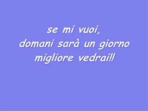 Dopo aver scelto su youtube il pezzo di cui volete suonare l'accompagnamento, basta copiare il link sulla finestrella dedicata su yalp.it, finestrella che recita get chord. Un giorno migliore - Cesare Cremonini - testo - YouTube