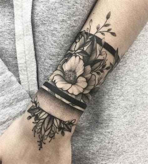 Lalu, mesin tato modern ditemukan dan ia semakin ngetren di kalangan menengah ke atas. Tato Bunga / Pin Di Gambar Tato : Sejauh ini, jungkook hanya menunjukkan tato tangannya ...