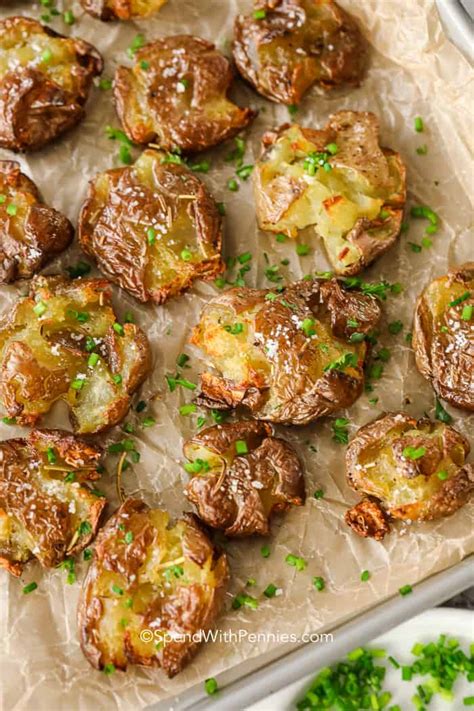 Bring to a boil, and simmer for 15 minutes or until tender. Boiled Red Potatoes With Garlic And Butter : Roasted ...