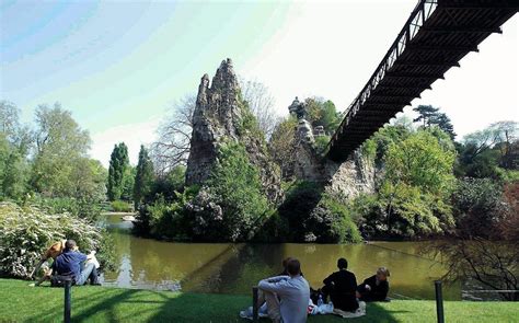 Der park buttes chaumont liegt im 19. 150 ans des Buttes-Chaumont : les secrets d'un jardin ...