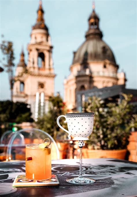 De stadsdelen waren vroeger afzonderlijke. Budapest Nightlife // 7 Unique Budapest Bars to Visit on a ...