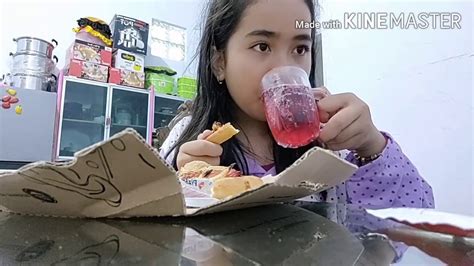 Inilah rangkaian aksi makan brutal. Makan pizza HUT👍 - YouTube