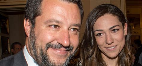 Matteo salvini non aveva svelato dove sarebbe andato con la sua compagna, francesca verdini. Matteo Salvini e Francesca Verdini/ Foto, carezze e ...