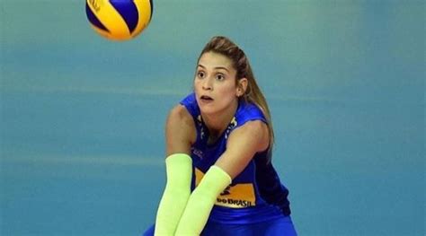 Obecnie występuje w brazylijskiej superlidze, w. CBN - Rio 2016 - Camila Brait, Tandara e Roberta são ...