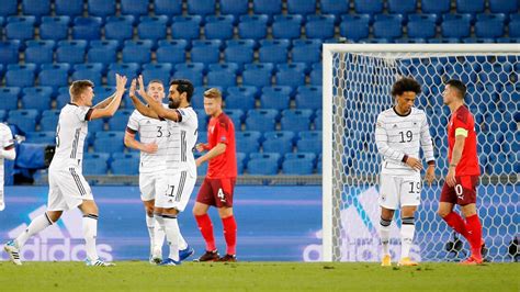 Die schnellste ist per flugzeug und dauert 2½ stunden. Wer zeigt / überträgt Deutschland vs. Schweiz heute live ...