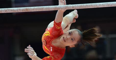 Dupla feminina em disputa no campeonato mundial de ginástica de trampolim, na cidade de quebec, 2007. Final feminina por equipes da ginástica artística - Fotos ...