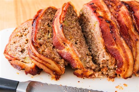If you baked the meatloaf in a loaf pan, carefully drain off the liquid fat before transferring the meatloaf to a clean cutting board. How Long To Cook A Meatloaf At 400° - What Temperature ...