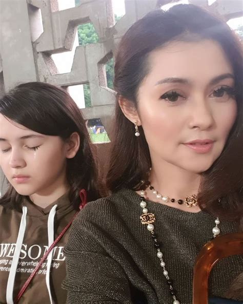 Kan malu ntar kamu sama pacar kamu kalau kamu setelah beberapa saat, terlihat ekspresi dari niko yang sepertinya sudah tidak tahan untuk keluar. 10 Potret Sandrinna Michelle dan Ratu Dewi, Bak Ibu Anak ...