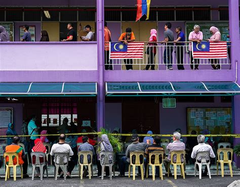 Mahathir once fired and jailed anwar supporters of mahathir mohamad, cheer as they watch live televised result announcement of the 14th general elections on may 10, 2018 in kuala. Malaysia election 2018 results: Mahathir Mohamad secures ...