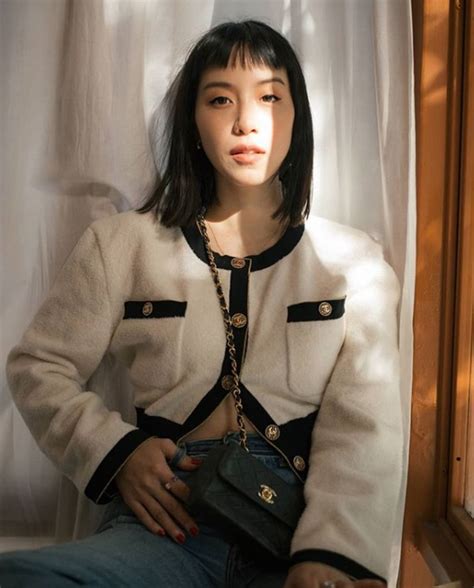 เปิดตัวมากับนางร้ายหน้าเฉี่ยวอย่างสาวหนิง ปณิตา ที่สร้างความฮือฮาถึงการตัดสินใจเข้าพิธีปลงผม บวชชี เพื่อถวายเป็นพระราช. หั่นผมสั้น รับลมหนาว 20 ไอเดียผมสั้นดาราสุดชิค ตามโครงหน้าสาวๆ