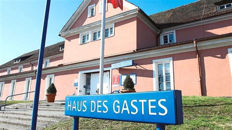 Bad dürrheim und umgebung eignet sich sehr für fahrten mit dem fahrrad, im ort und in der weiteren umgebung. Bad-Dürrheim: Haus des Gastes ein großer Brocken ...