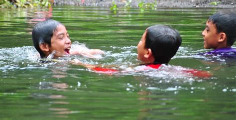 Dampak kemarau panjang warga mulai mandi di hutan doganjing. 15 Lokasi 'Panas' Ibubapa Wajib Tahu - Dah Tau Ker?!