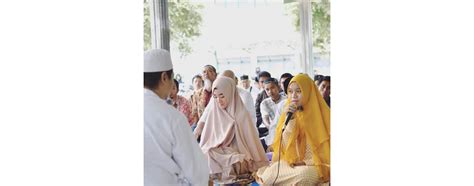 Istri dari muhammad alvin faiz, yaitu larissa chou telah mengeluarkan buku yang diberi judul. Koleksi Story Larissa Chou Menggunakan Hijab