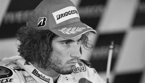 Vor dupasquier waren der spanier luis salom im jahr 2016 und der italiener marco simoncelli 2011 nach. Nach dem tödlichen Unfall Simoncellis