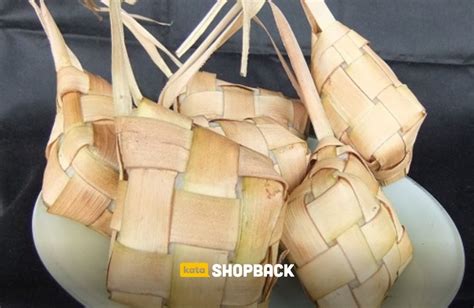 Mudah banget, kan, resep ketupat lebaran dan cara membuatnya? Cara Membuat Ketupat Lebaran yang Mudah dan Nggak Bakal Gagal