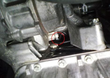 Mercedes cdi om 642 injektor undicht ausbau removal extraction ohne schlaghammer. Wasserverlust links am 270CDI, woran liegts (mit Bild ...