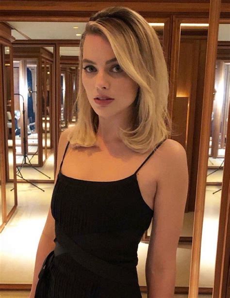 Margot robbie is selling her swanky hancock park home — which she first purchased back in 2017 — for $3.475 million. Margot Robbie - Famous Nipple