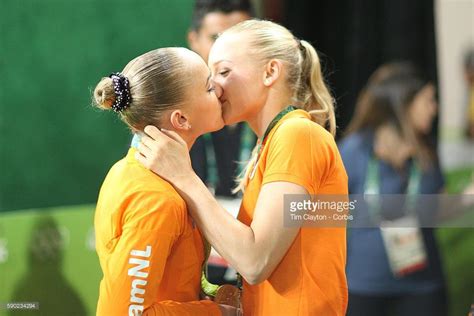 Jun 07, 2021 · arnold vanderlyde over logan paul: Dutch twin sisters Lieke and Sanne Wevers kissing after ...