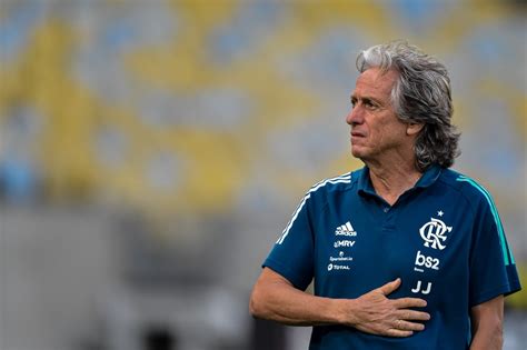 Head coach jorge jesus of benfica looks on prior to the start a friendly match between. Contraprova de Jorge Jesus técnico do Flamengo para ...