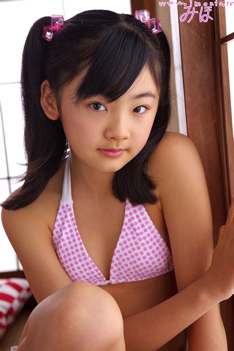 She was born in sakado, saitama, japan. Miho Kaneko Photo - Office Girls Wallpaper
