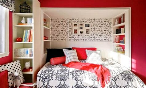 August 18, 2011 make your dorm room your canvas. artsy teenage girl bedroom ideas #teengirlbedroomideas ...