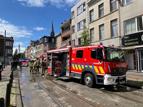 21 april in een appartementsgebouw aan het cogelsplein in. Vijf bewoners naar het ziekenhuis na brand in bakkerij in An... (Antwerpen) - Gazet van Antwerpen