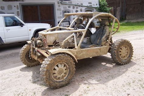 He aquí una preparación ilógica, aberrante, estúpida. MatBad 4x4 Offroad - Yamaha R1 Alu Buggy