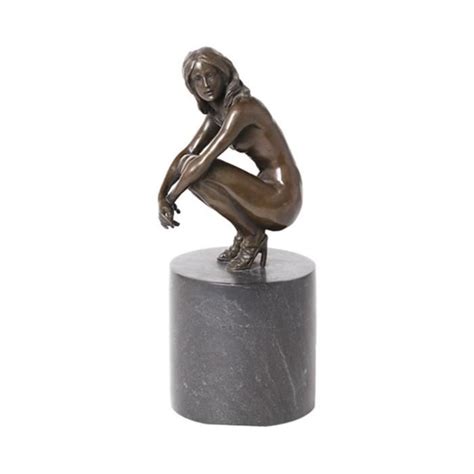 Une femme sublime se fait pénétrer avec douceur silvie deluxe joymii ejac interne porno brune porno pour femme. Statue érotique en bronze femme nue accroupie avec des ...