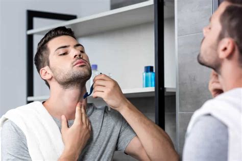 However, it is still important. Goatee Neckline: Where And How To Trim Under Chin