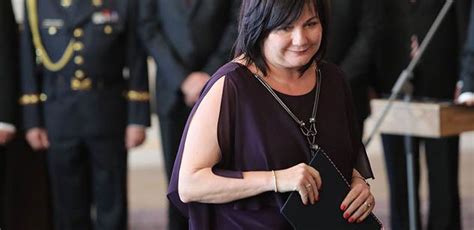 Alena schillerová očima odborníka sama dolce: Ministryně financí Schillerová převzala úřad a odhalila ...
