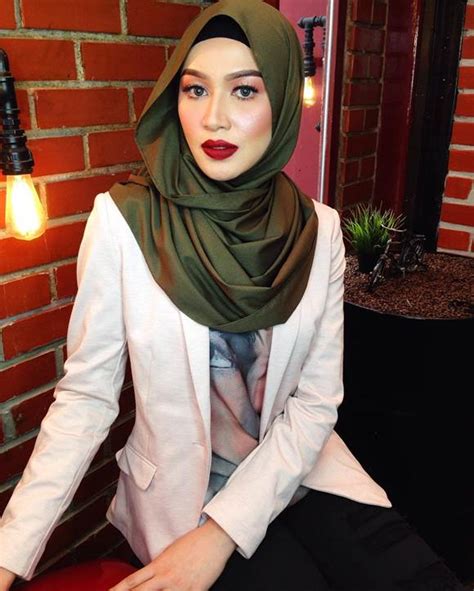 Insya allah kalau ada rezeki saya dan suami memang nak menunaikan haji tahun ini. Biodata Niena Baharun | Cerita Budak Sepet