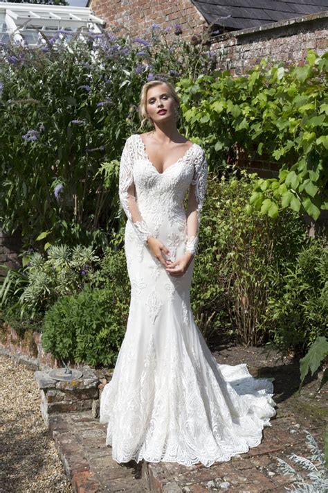 I absolutely love ballgowns and wedding gowns, but this is my first wedding dress. California | Illusion Lace Sleeve Wedding Dress | Nicki Flynn