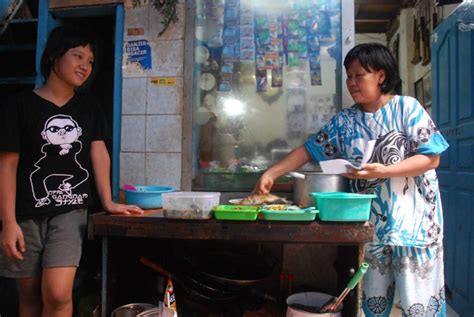 UNICEF Indonesia: The dark of day: life in a Jakarta urban ...