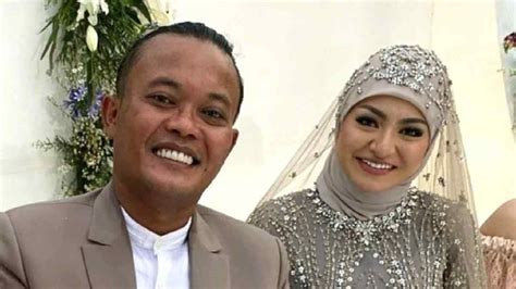 Atta halilintar menyinggung soal ujian pra nikah yang dialami oleh sule dengan natalie. Pernikahan Sule dan Nathalie Holscher Berlangsung Tertutup