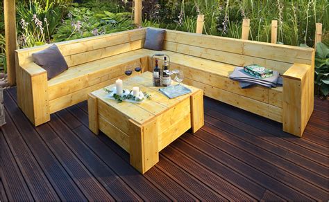 Absolut im trend liegen sie auch mit selbstgebauten palettenmöbeln. Holztisch zur Gartenlounge selber bauen - Anleitung von ...