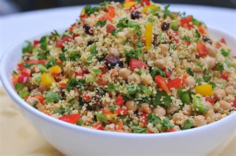 Les mettre dans la marmite mettre la semoule à couscous dans un saladier et verser dessus un peu d'eau tiède salée. Couscous Salad - Cook Diary