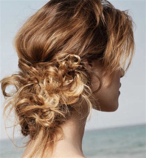 Pour les cheveux fins et raides, c'est un poil plus complexe. chignon flou pour mariage - Mode et femme