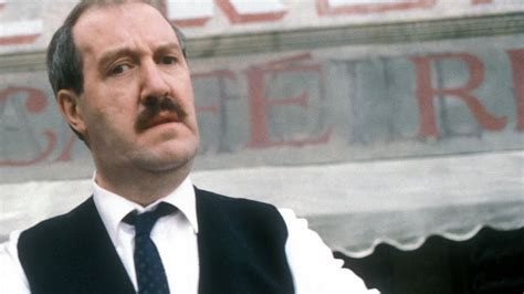 Hij werd acteur en werkte van 1930 tot 1945 in berlijn. 'Allo 'Allo-acteur Gorden Kaye overleden - TeeveeHoek.nl