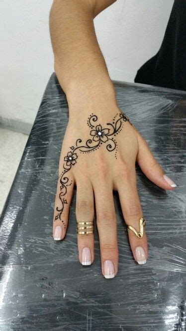 It is not just a form of embellishment, it can also help you express yourself, especially if you love anything vibrant, expensive and sturdy, as a diamond tattoo signifies all these. Henna tattoo, mendhi tattoo, floral tattoo, flower tattoo ...